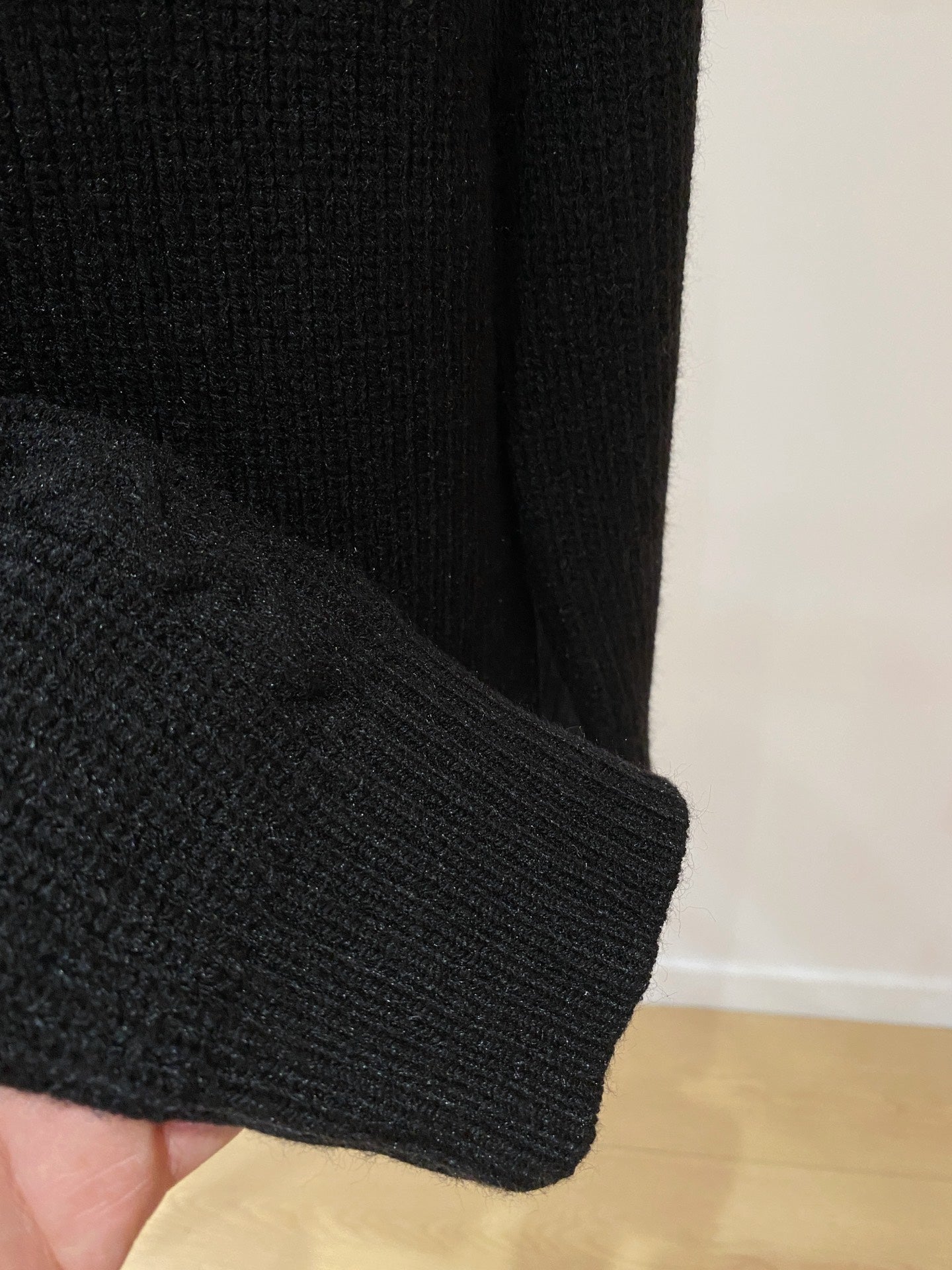 LV 刺繡LOGO羊毛衫外套 (黑)