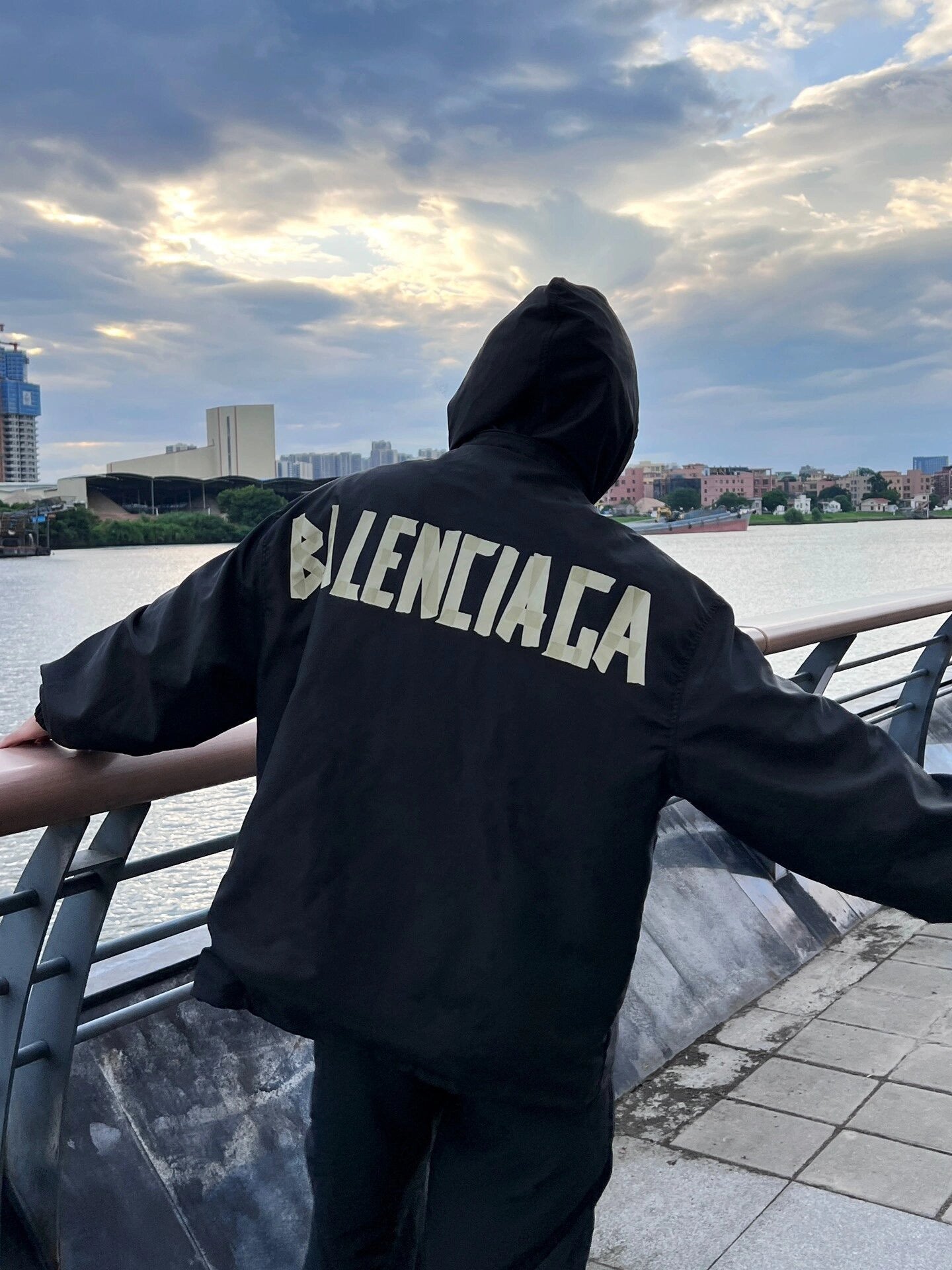 BALENCIAGA 美紋膠帶衝鋒衣