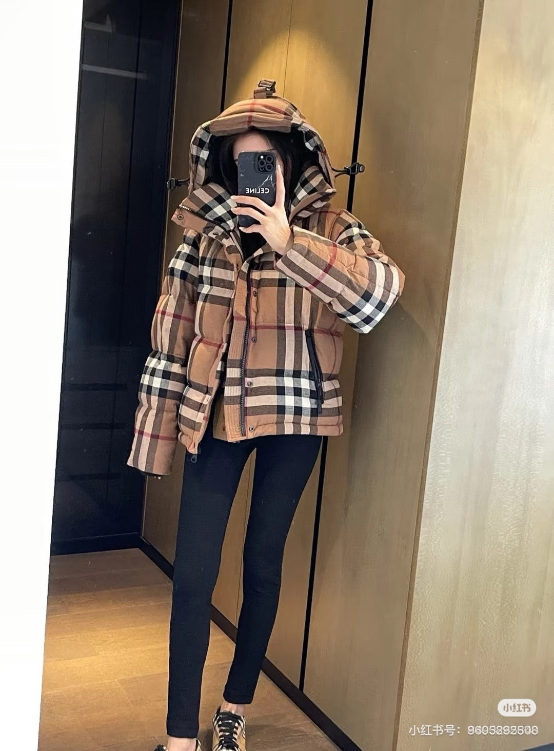 BURBERRY 拆袖大格紋羽絨服