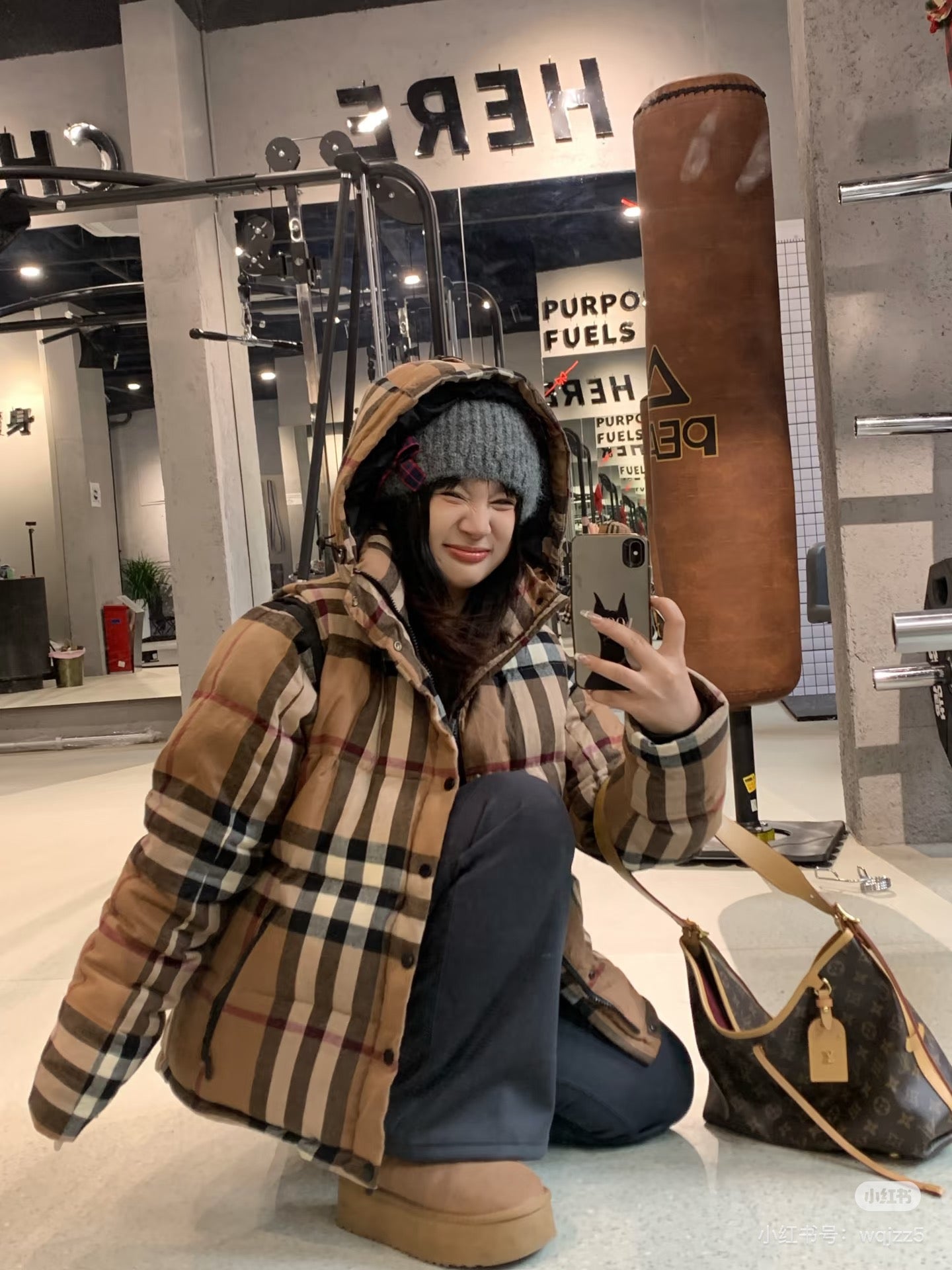 BURBERRY 拆袖大格紋羽絨服