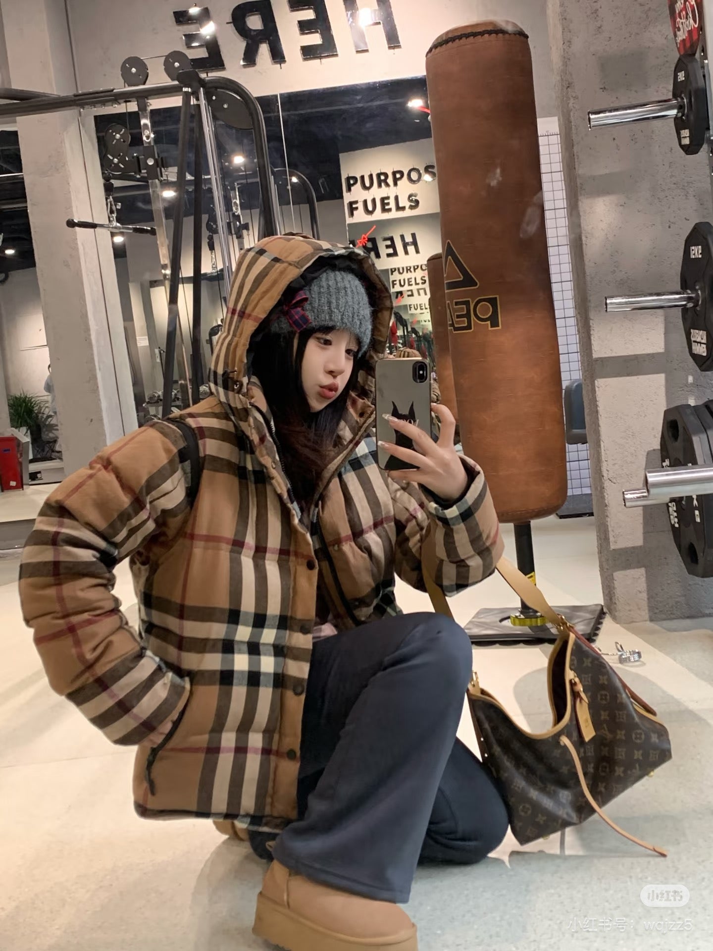 BURBERRY 拆袖大格紋羽絨服