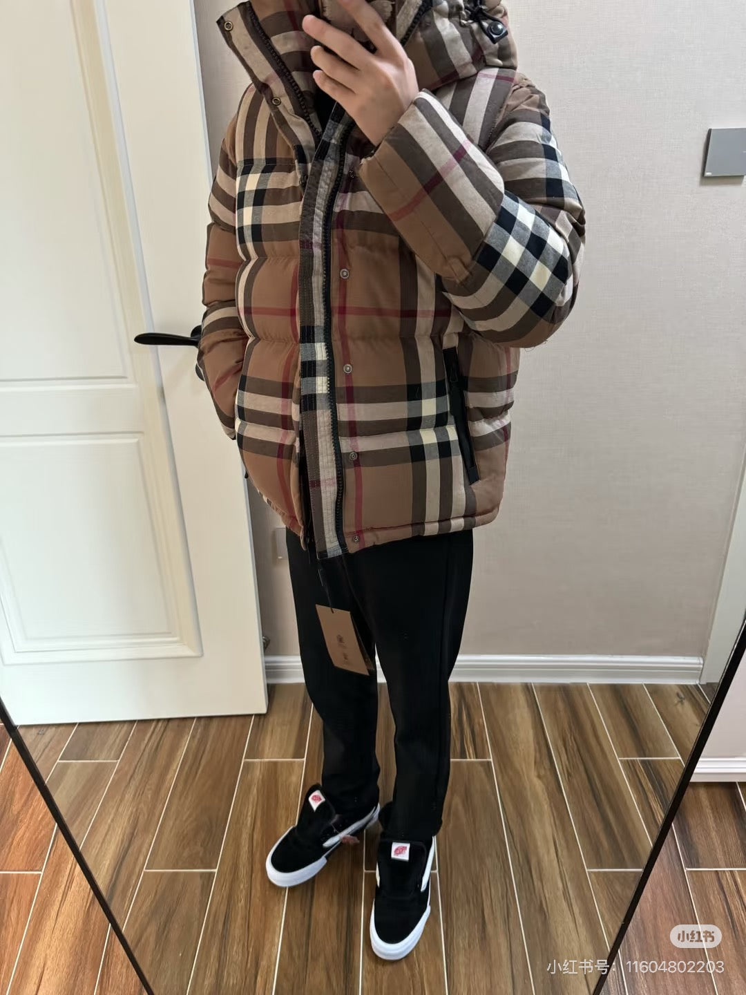 BURBERRY 拆袖大格紋羽絨服