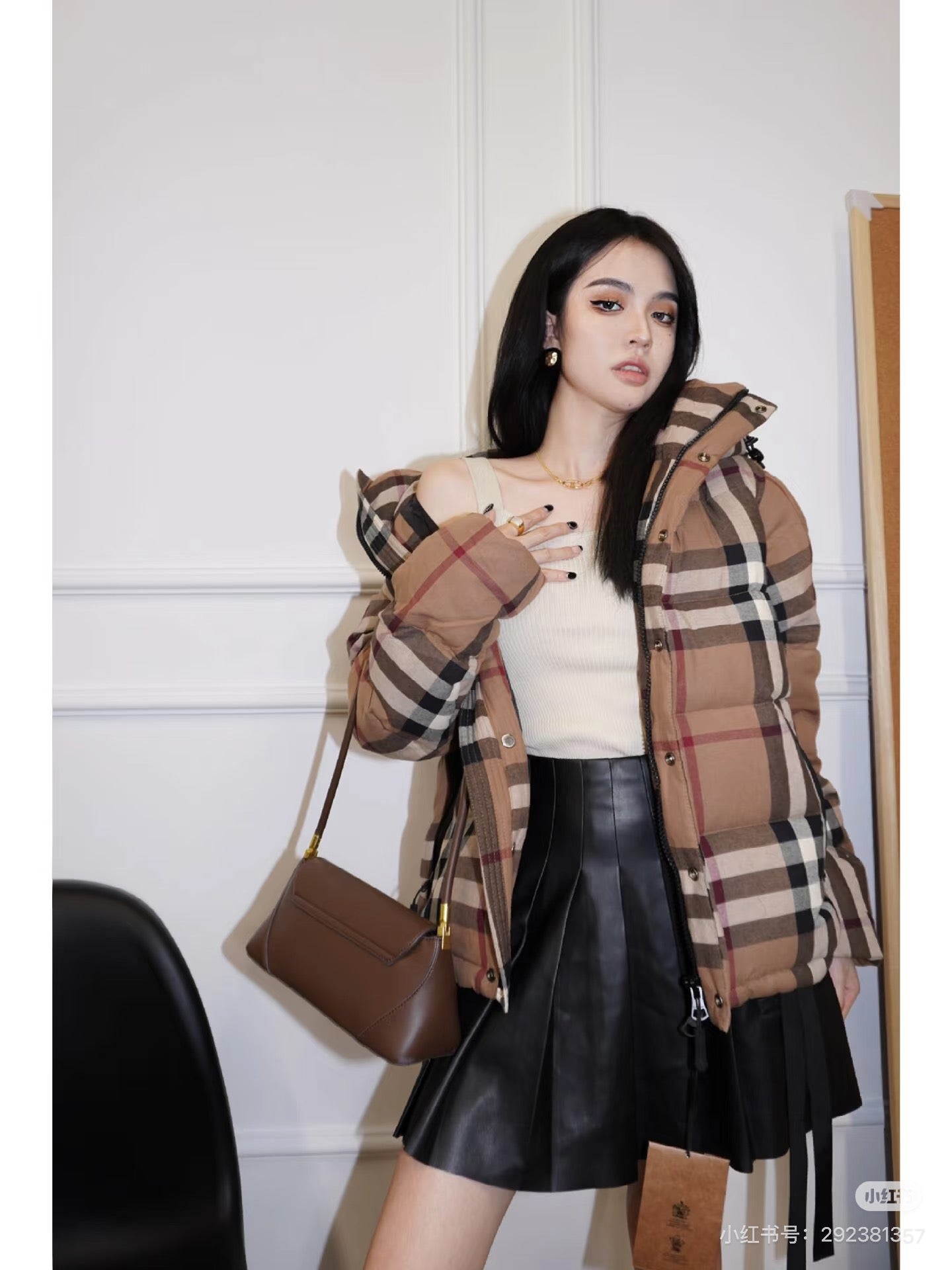 BURBERRY 拆袖大格紋羽絨服