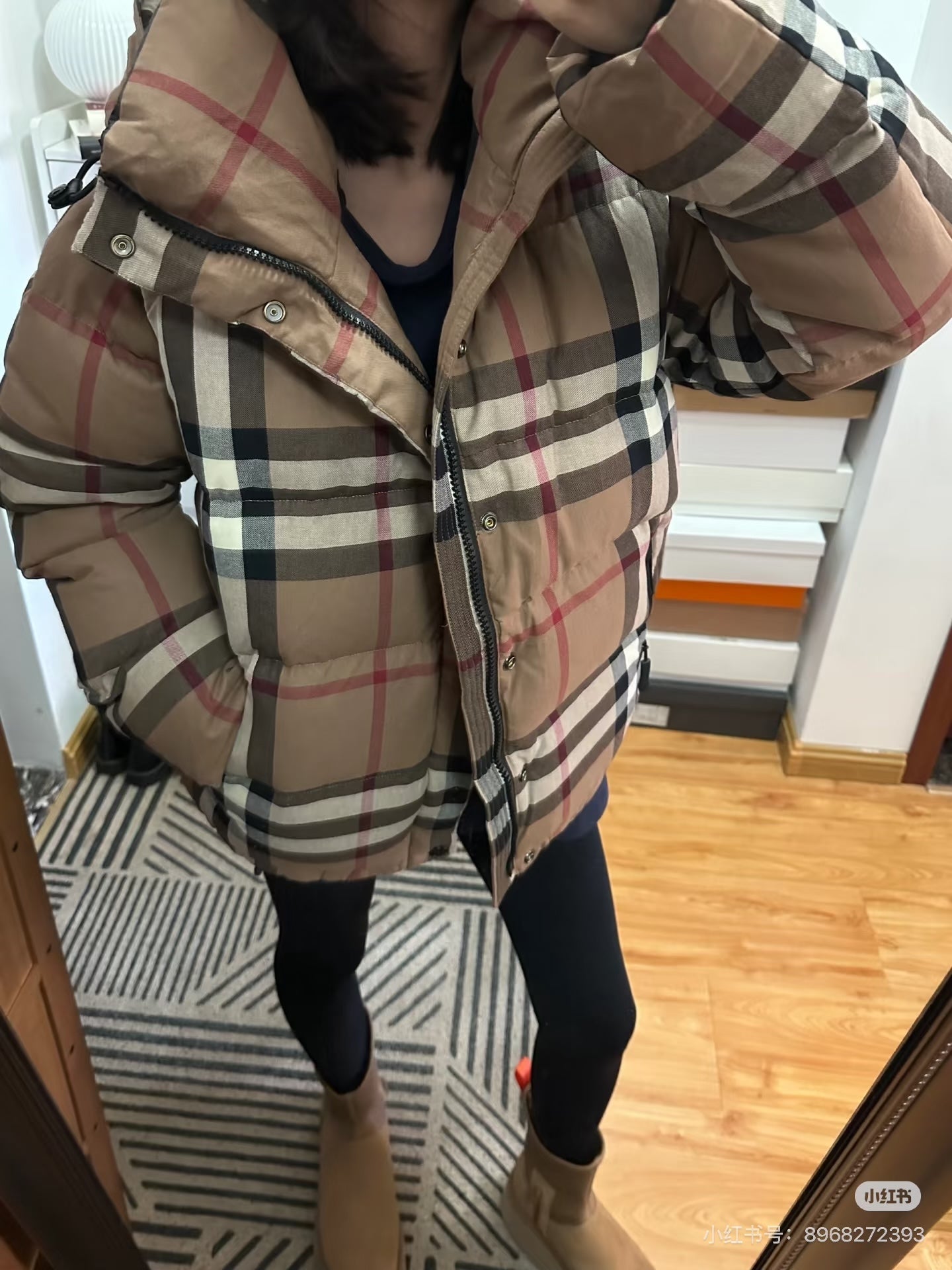 BURBERRY 拆袖大格紋羽絨服