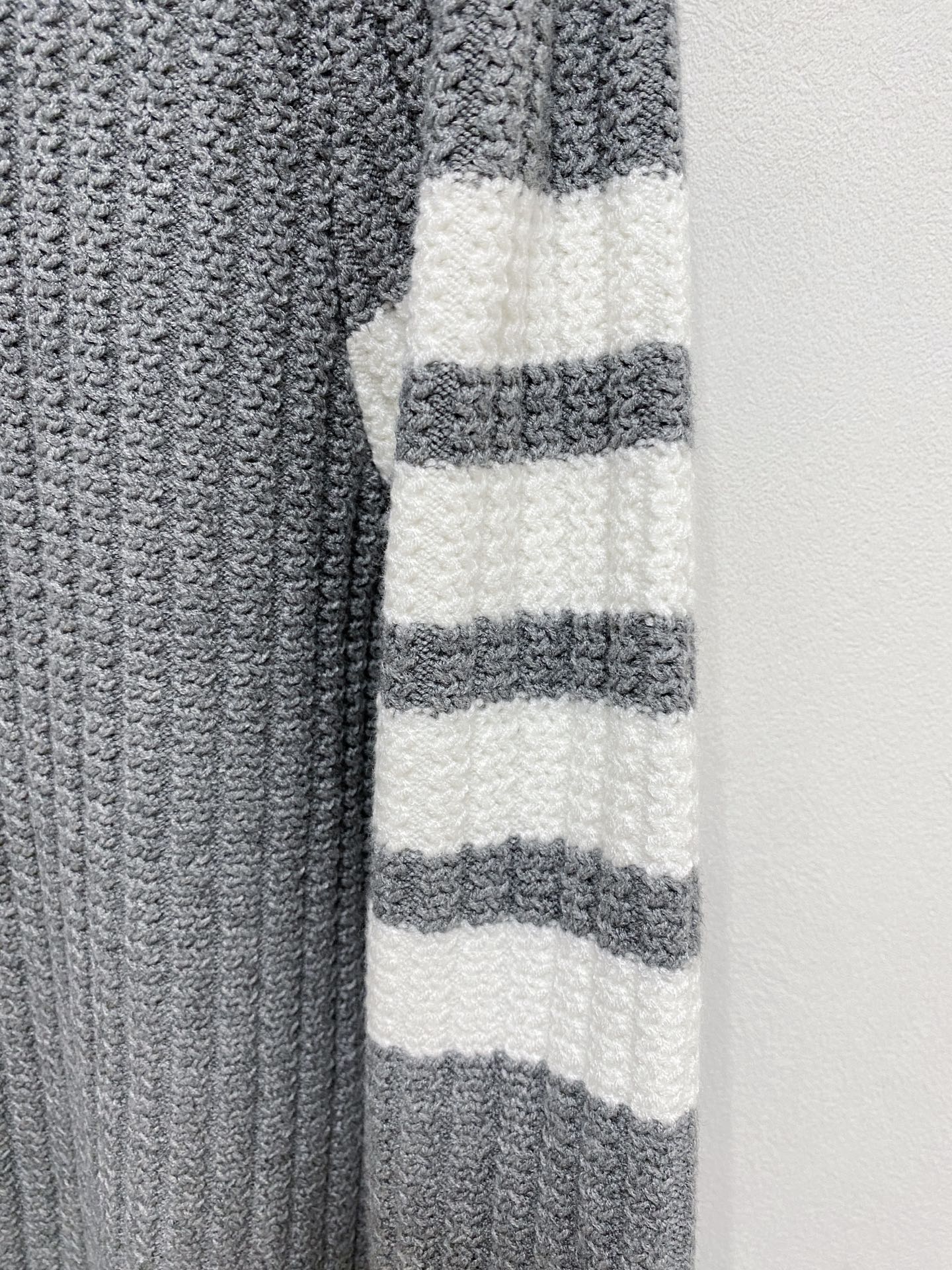 TB 經典款四槓毛衣 (灰)