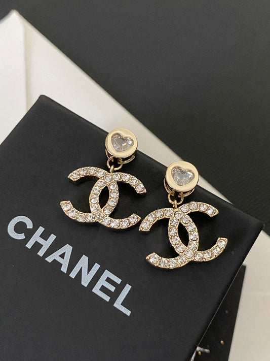 Chanel 愛心晶鑽字母耳環