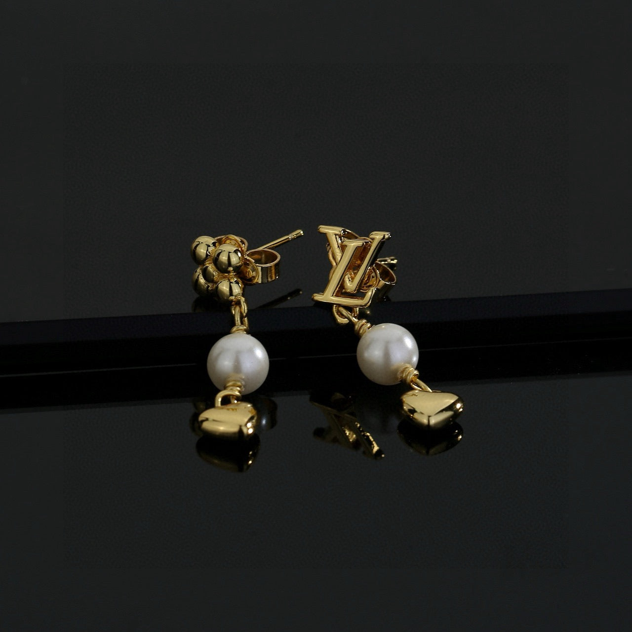 LV 愛心耳釘