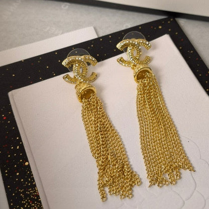 CHANEL 獨特流蘇鏈條晶鑽字母耳環