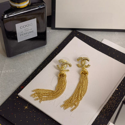 CHANEL 獨特流蘇鏈條晶鑽字母耳環