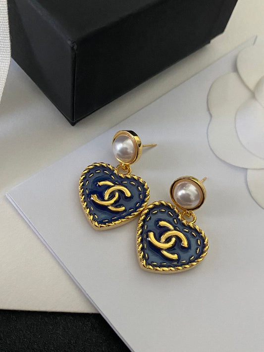 CHANEL 牛仔珍珠愛心耳環