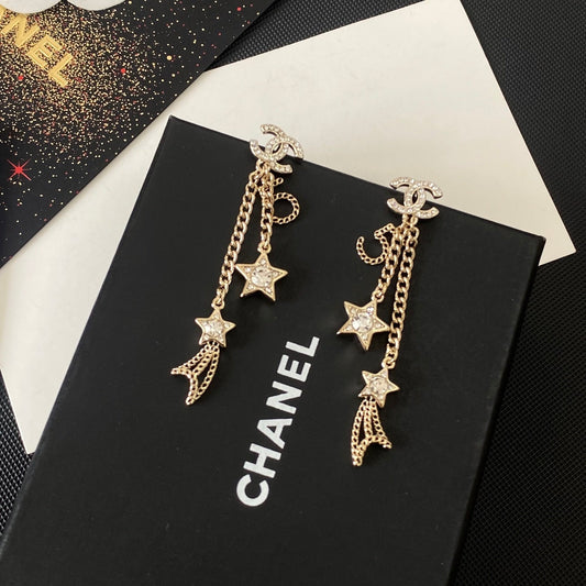 CHANEL 鏤空組合流蘇鏈彗星珍珠字母耳環