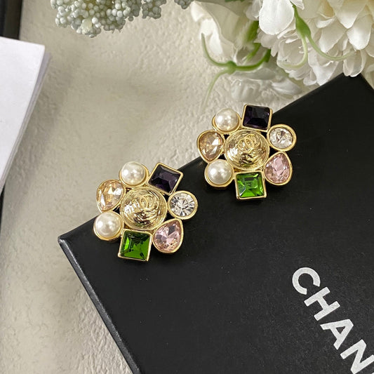 CHANEL 不規則彩鑽字母耳環熱銷