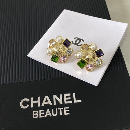 CHANEL 不規則彩鑽字母耳環熱銷
