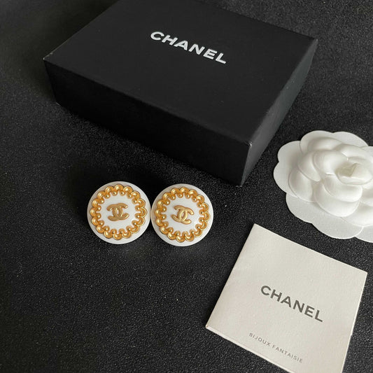 CHANEL 雙C花朵耳釘 (白)