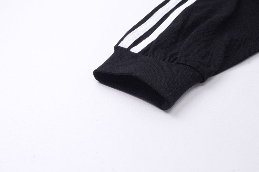 BALENCIAGA X Adidas前面經典LOGO組合刺繡長袖T (黑)